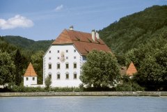 001Schloss-Obernzell-Donauansicht.jpg