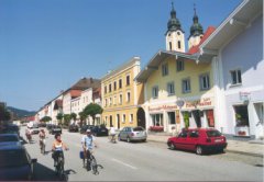 009-2Marktplatz_Obernzell_Radfahrer.jpg